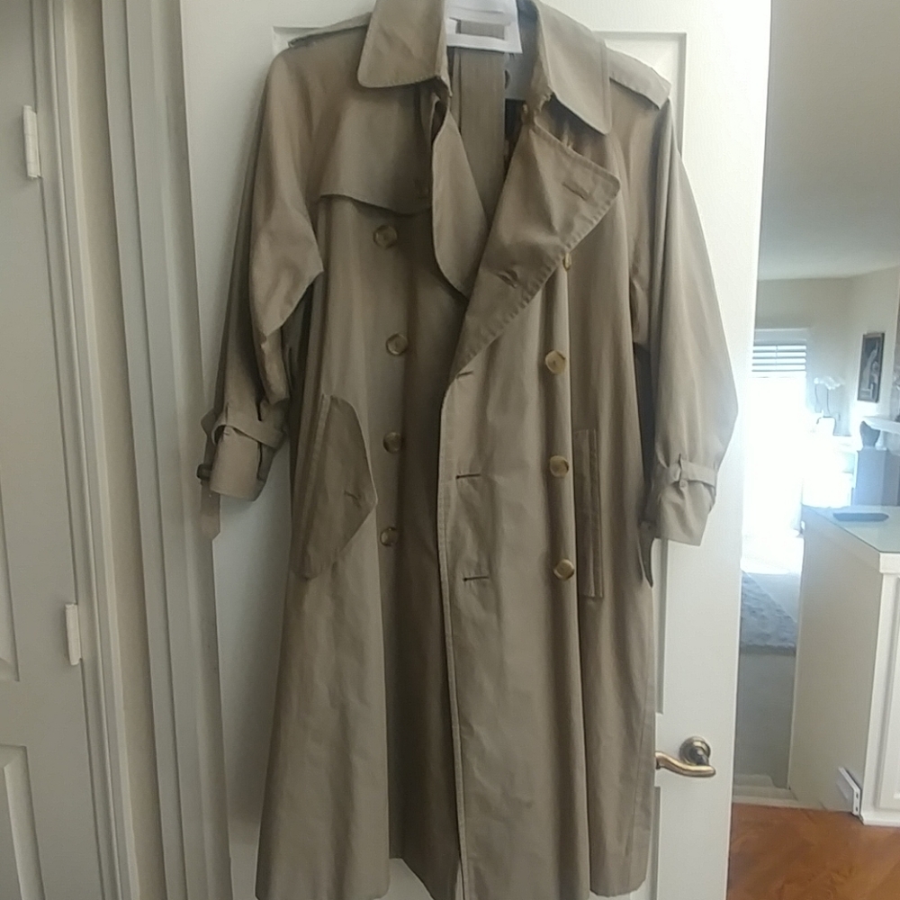 Mens Burberry Trench .